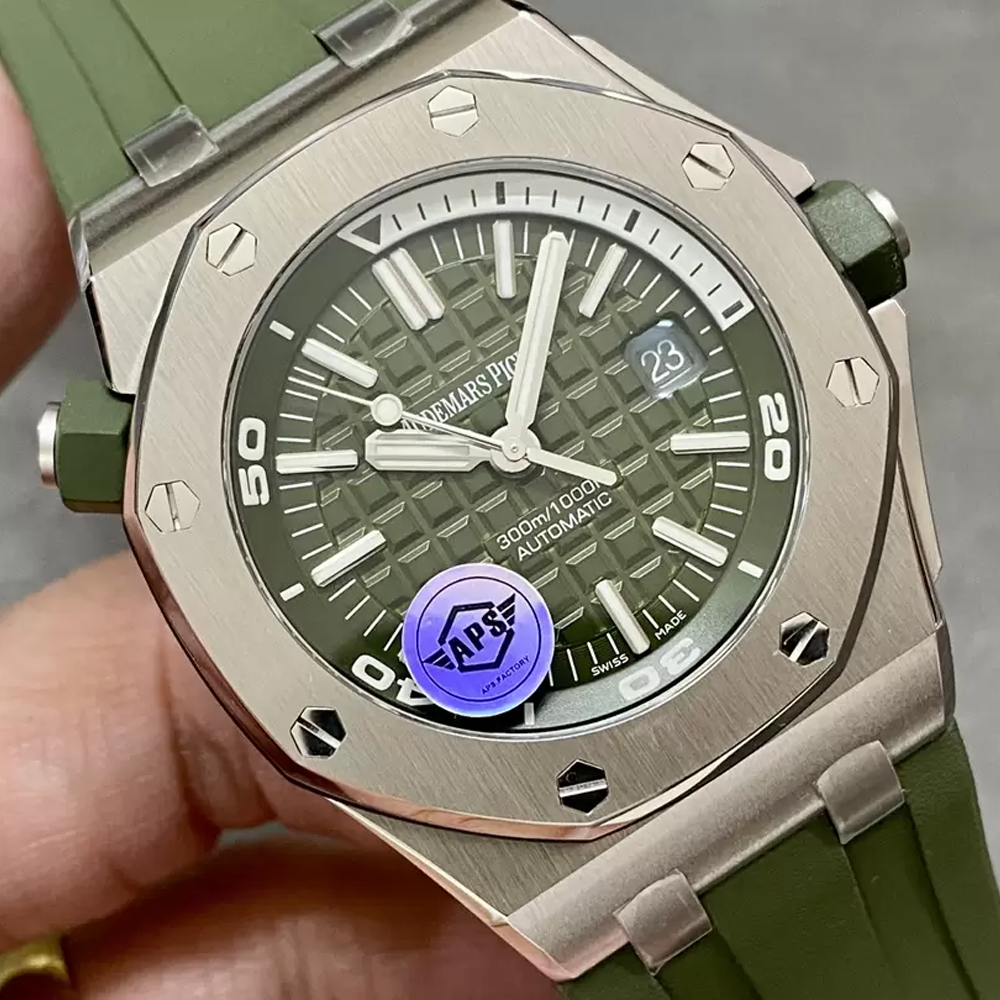 오데마피게 로얄오크 오프쇼어 다이버 그린 텍스처 다이얼 SS 그린 러버 스트랩 42mm 15710