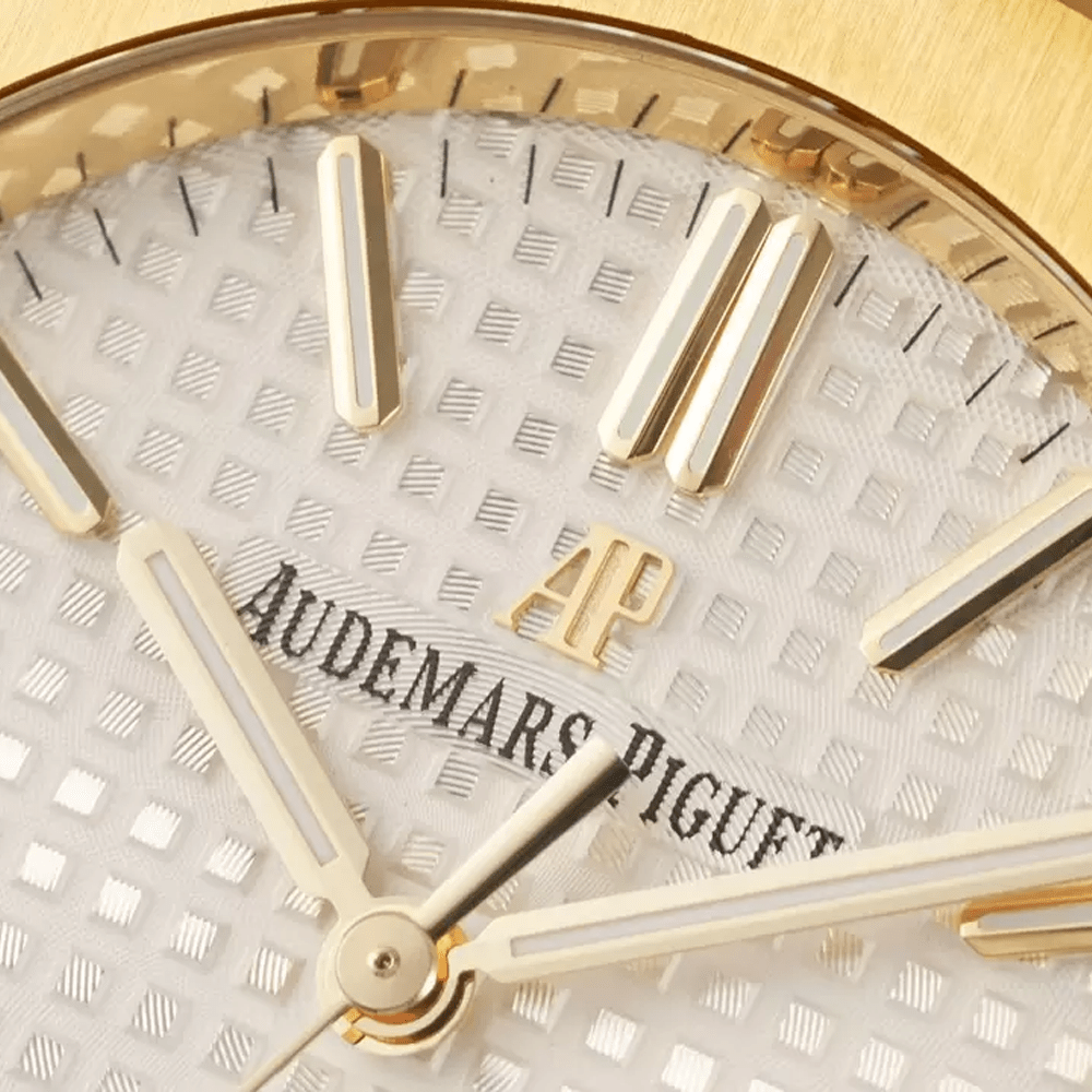 오데마피게 로얄오크 화이트 텍스처 다이얼 옐로우 골드 금통 37mm 15450