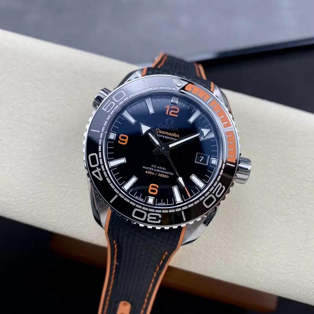 오메가 씨마스터 플래닛 오션 쿼터 오렌지 600m 블랙 다이얼 43.5mm 215.92.44.21.99.001