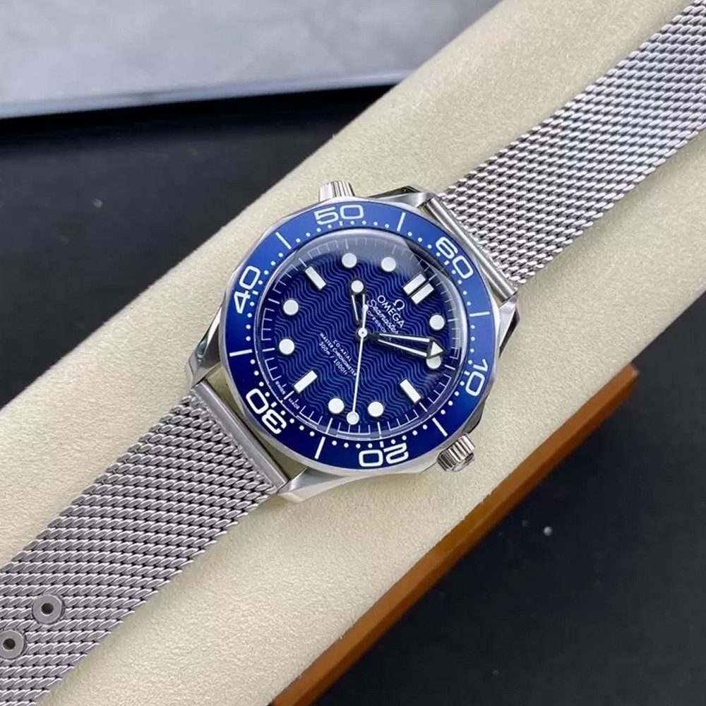 오메가 씨마스터 다이버 300M 제임스 본드 탄생 60주년 기념 42mm 210.30.42.20.03.002