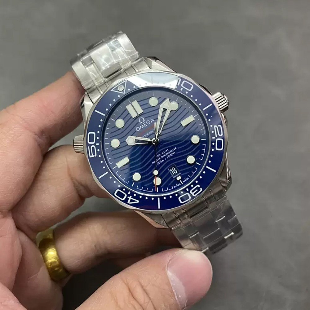 오메가 오메가 씨마스터 300M 블루 세라믹 다이얼 42mm 210.30.42.20.03.003