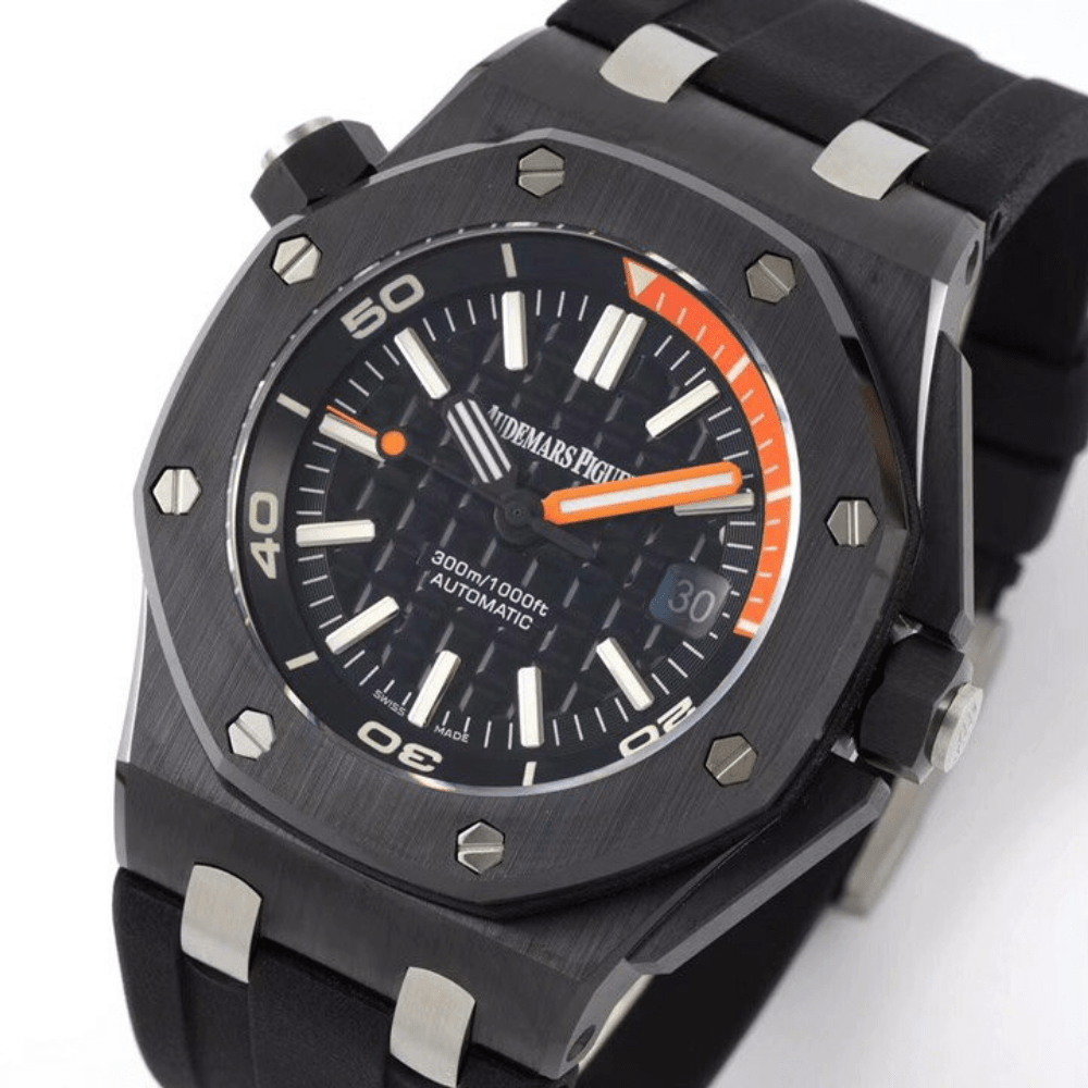 오데마피게 로얄오크 오프쇼어 다이버 블랙 다이얼 세라믹 베젤 블랙 러버 스트랩 42mm 15707CE
