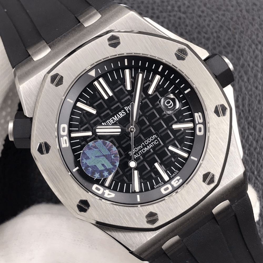 오데마피게 로얄오크 오프쇼어 블랙 텍스처 다이얼 스틸 블랙 러버 스트랩 42mm 15710ST