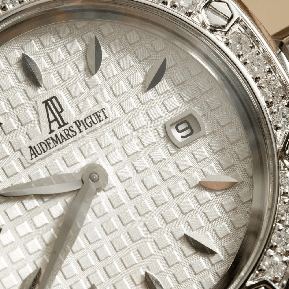 오데마피게 레이디 로얄오크 화이트 텍스처 다이얼 다이아베젤 악어가죽 스트랩 33mm 67601ST