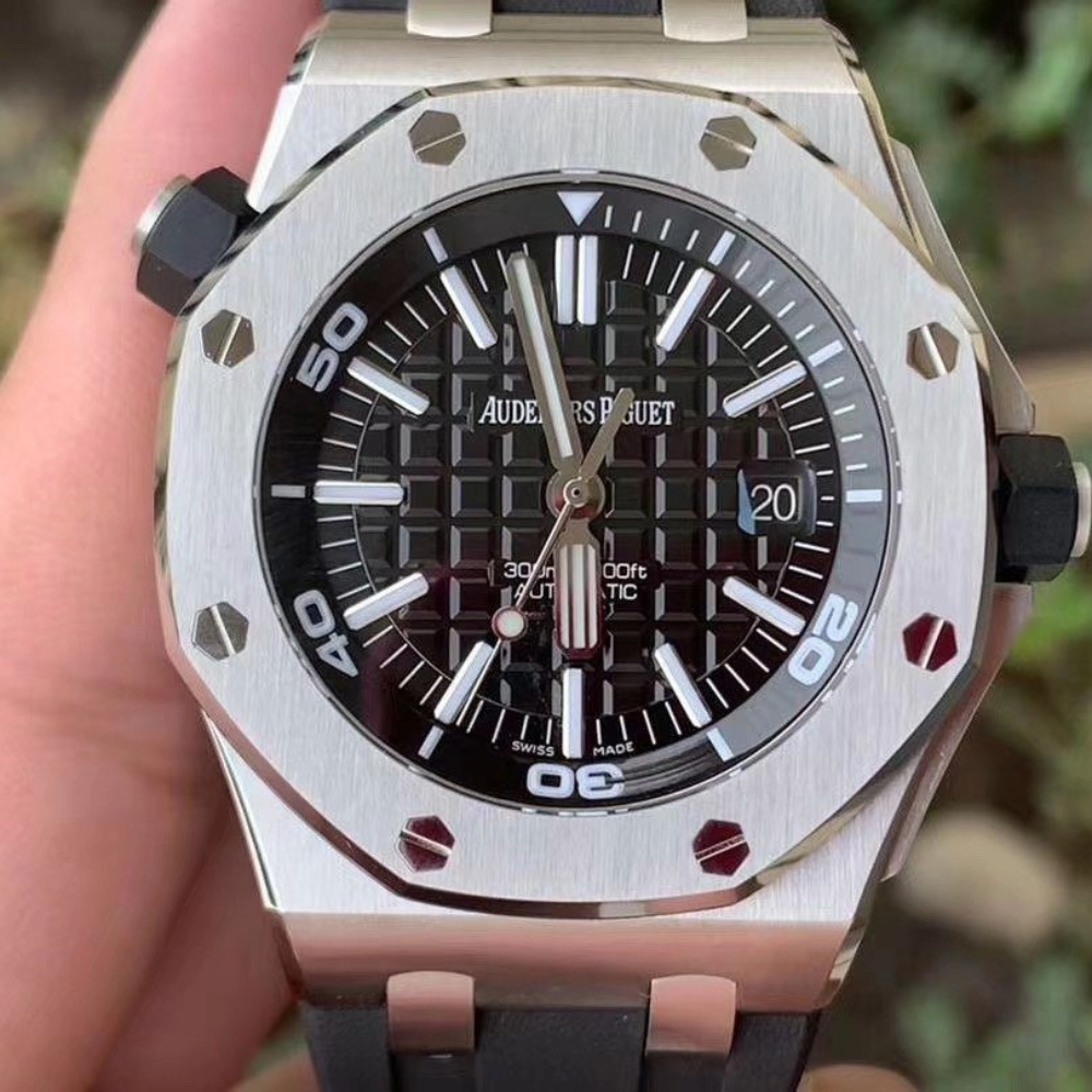 오데마피게 로얄오크 오프쇼어 블랙 다이얼 스틸 블랙 러버 스트랩 10V 42mm 15710ST