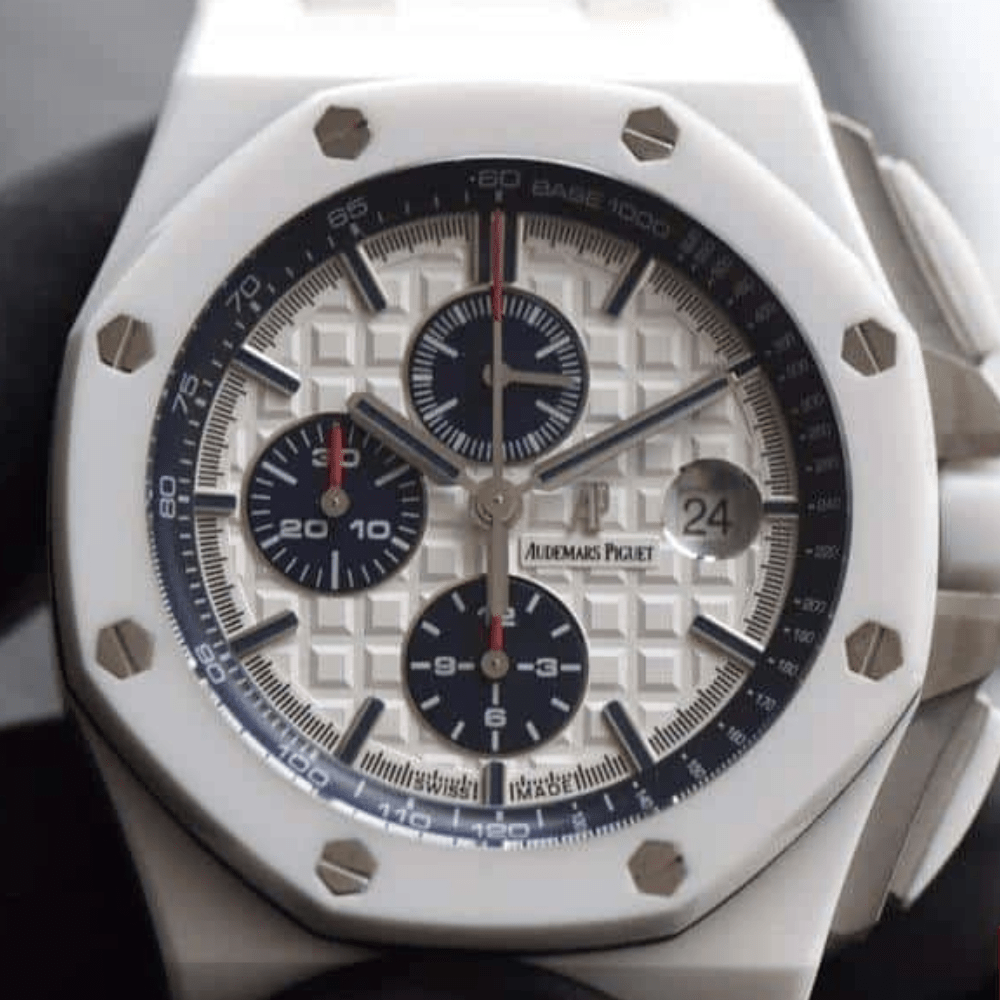 오데마피게 로얄오크 오프쇼어 화이트 다이얼 세라믹 화이트 러버스트랩 44mm 26402CB