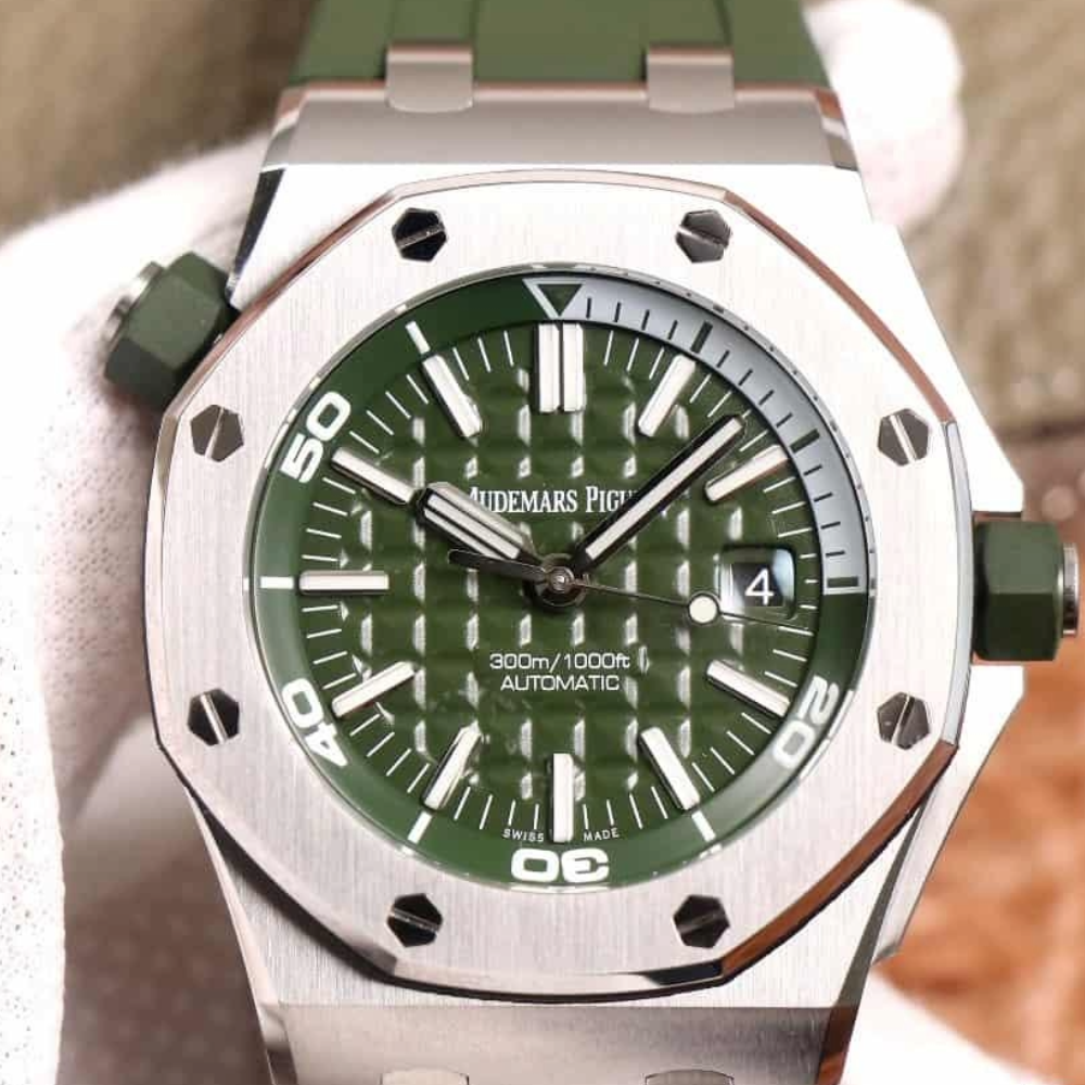 오데마피게 로얄오크 오프쇼어 밀리터리 그린 다이얼 스틸 그린 러버스트랩 42mm 15710ST