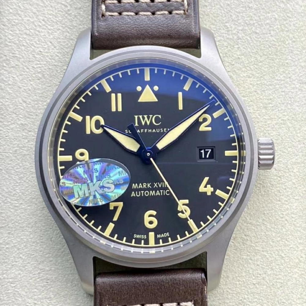 IWC 파일럿 마크 18 헤리티지 티타늄 블랙 다이얼 레더 스트랩 40mm IW327006