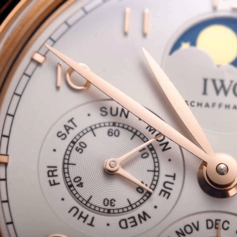 IWC 포르투기저 퍼페츄얼 문페이즈 로즈골드 화이트 다이얼 레더 스트랩 41mm IW503302