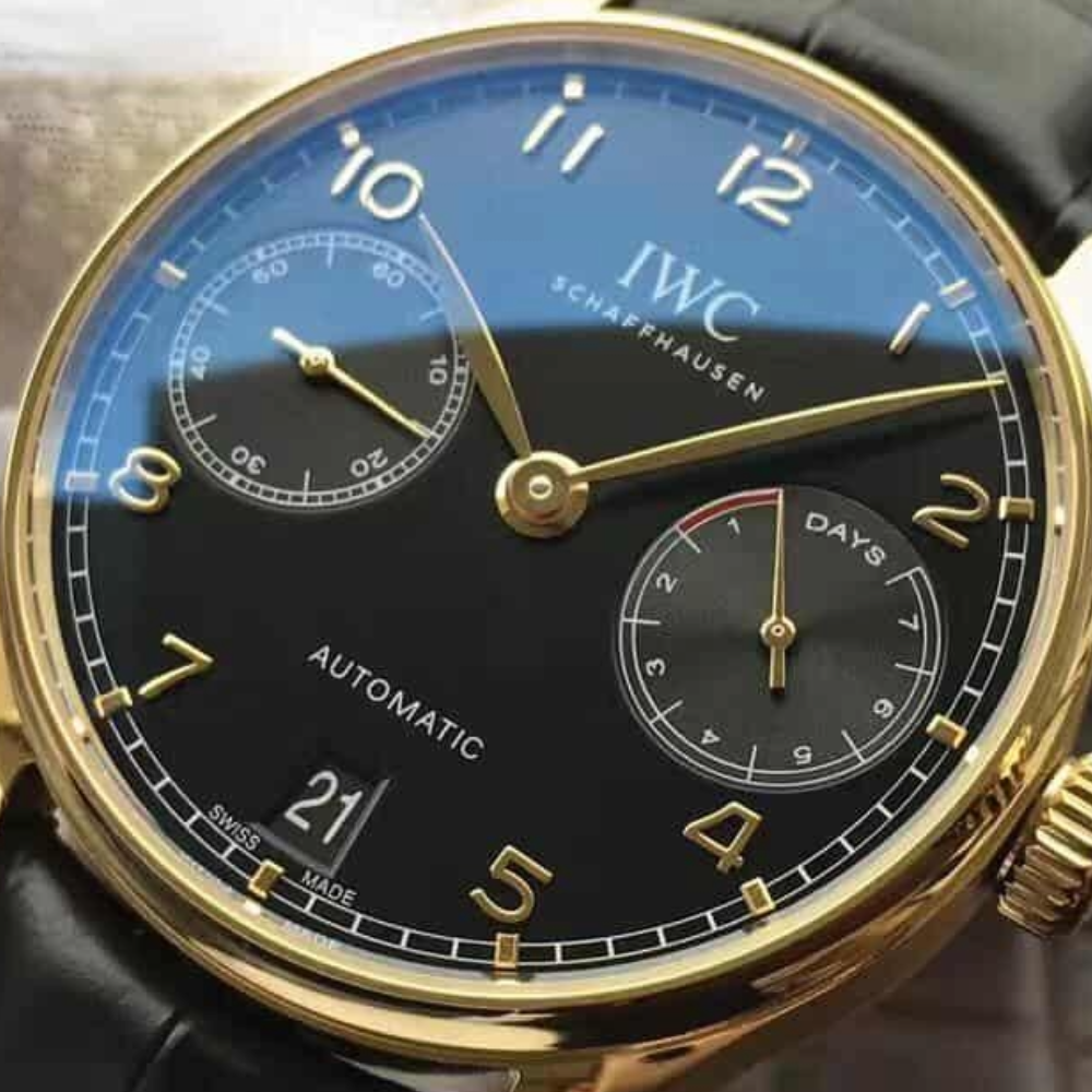 IWC 포르투기저 세븐데이즈 골드 블랙 다이얼 레더 스트랩 42.3mm IW500101