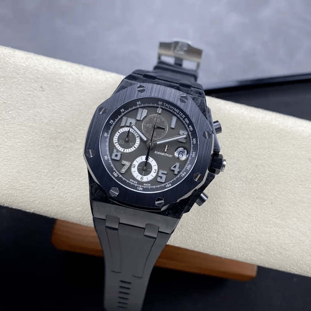 오데마피게 로얄오크 오프쇼어 블랙 다이얼 카본 세라믹 베젤 러버 스트랩 42mm 26205AU