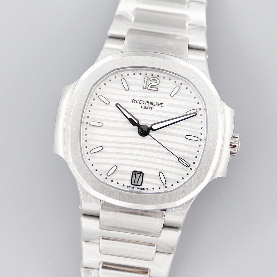 파텍필립 노틸러스 화이트 다이얼 SS 브레이슬릿 35mm 7118
