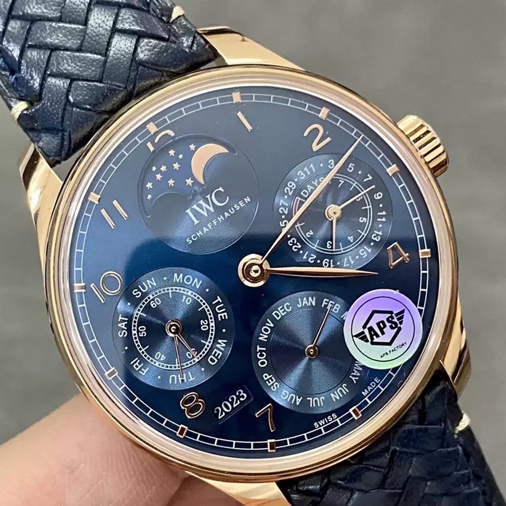 IWC 포르투기저 퍼페츄얼 캘린더 부티크 에디션 레더 스트랩 44.2mm IW503312
