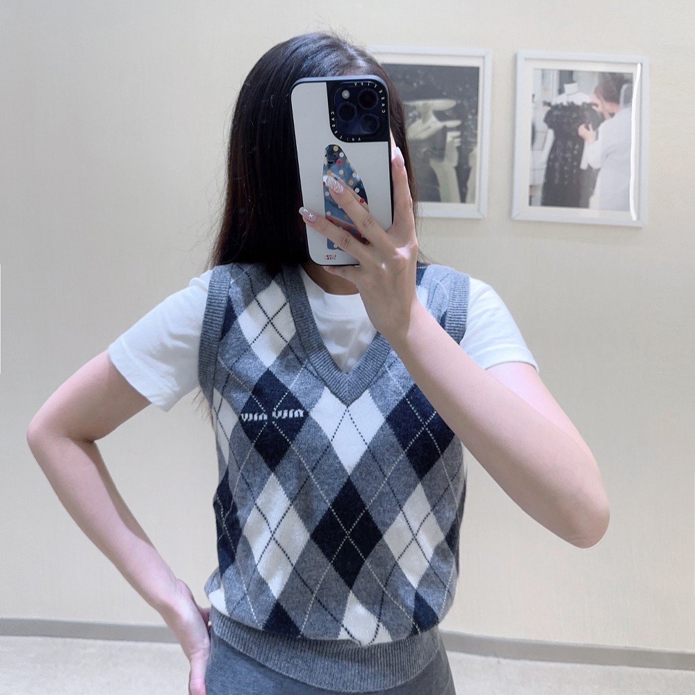 미우미우 23FW 캐시미어 스웨터 조끼