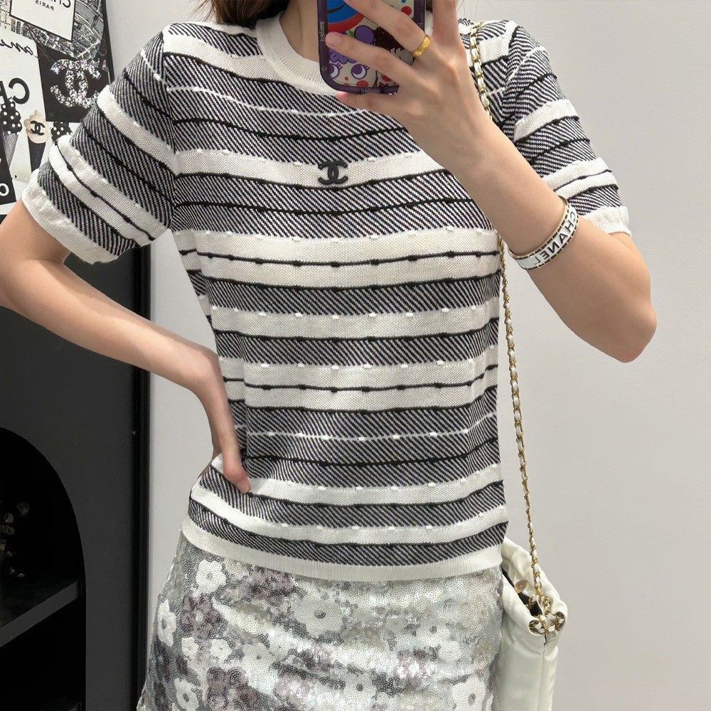 샤넬 24SS 엠보싱 라운드넥 니트 반팔