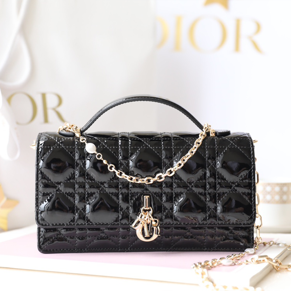 디올 레이디 탑 핸들 클러치백 블랙 유광