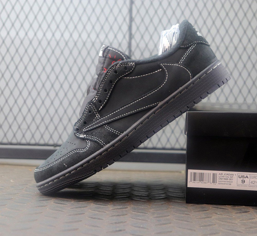 나이키 에어조던1 레트로 로우 트레비스 스캇 블랙팬텀