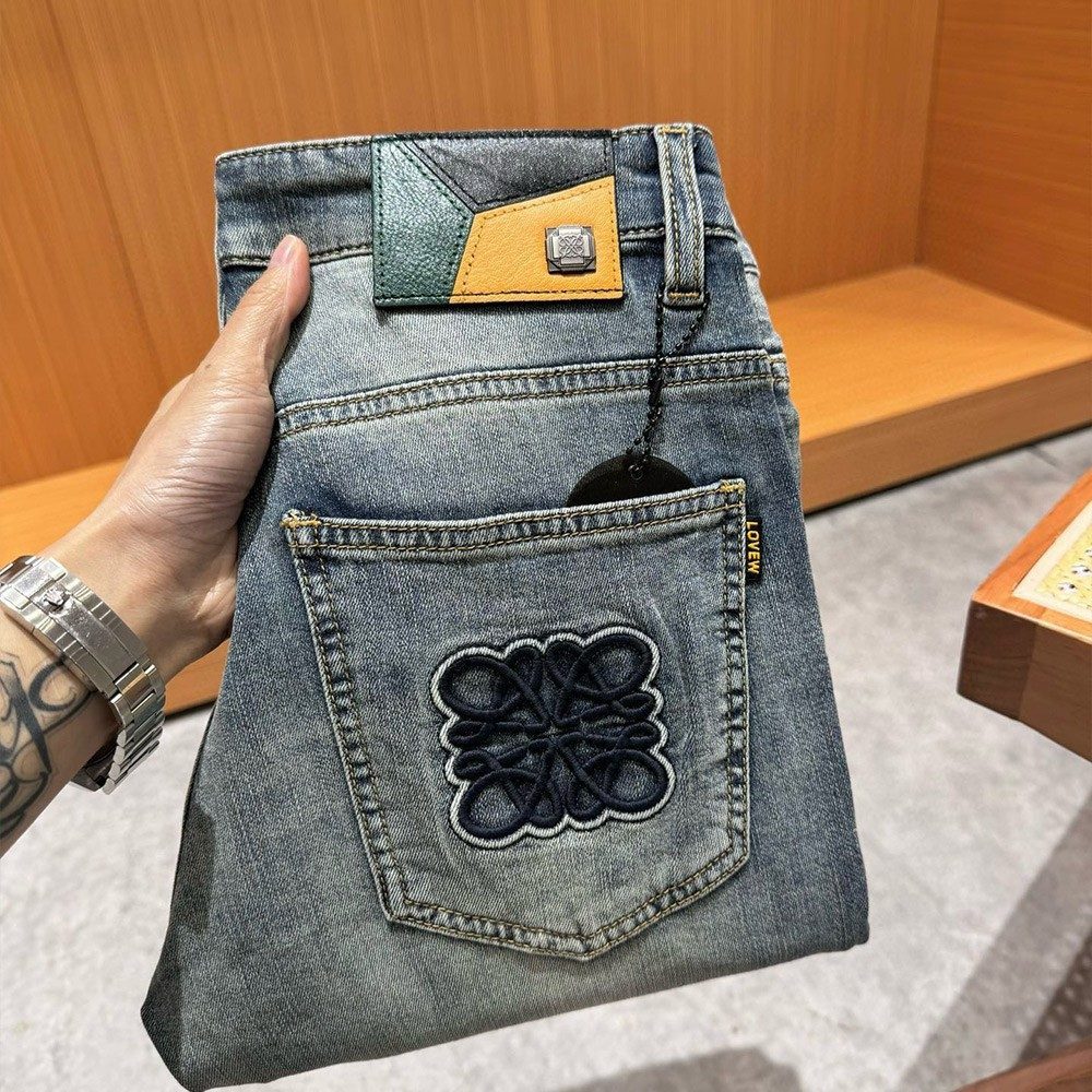 로에베 24SS 자수로고 슬림 핏 데님 팬츠