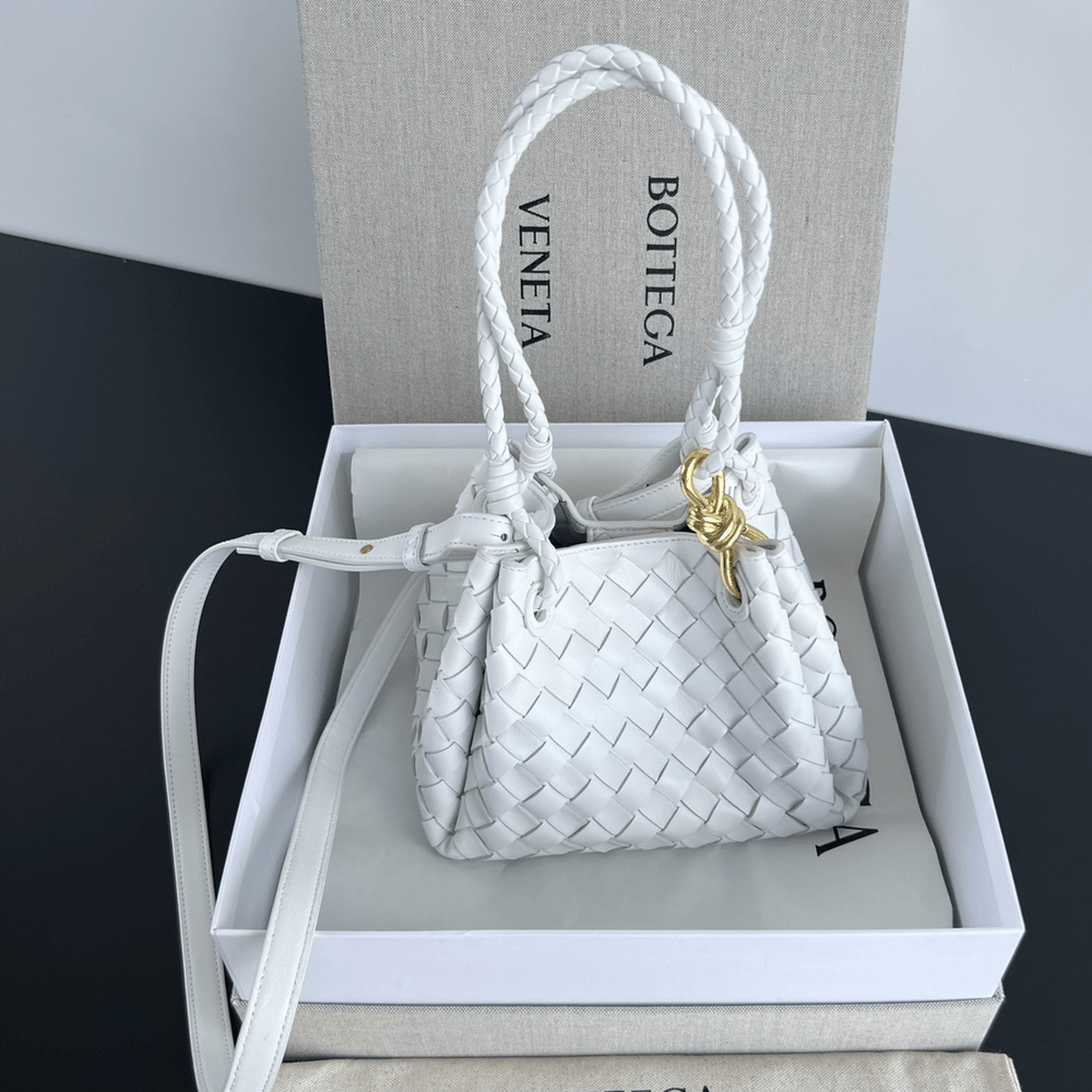 보테가베네타 인트레치아토 레더 숄더백 화이트 796569