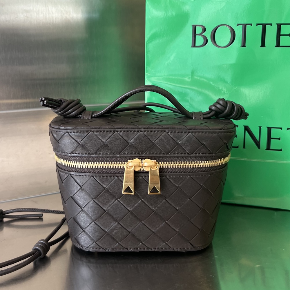 보테가베네타 트레치아토 베니티 케이스 스몰 브라운 743551