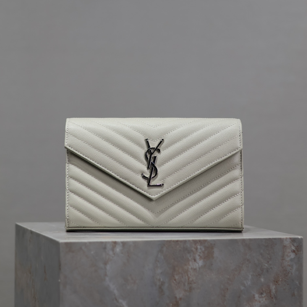 생로랑 여성 마틀라세 모노그램 체인 지갑 화이트 377828