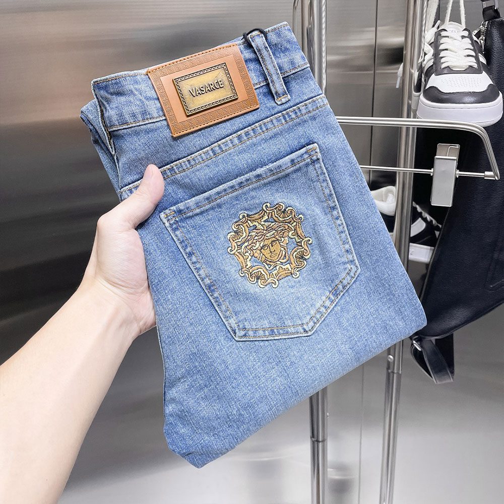 베르사체 24 FW 메두사 자수 로고 데님 팬츠