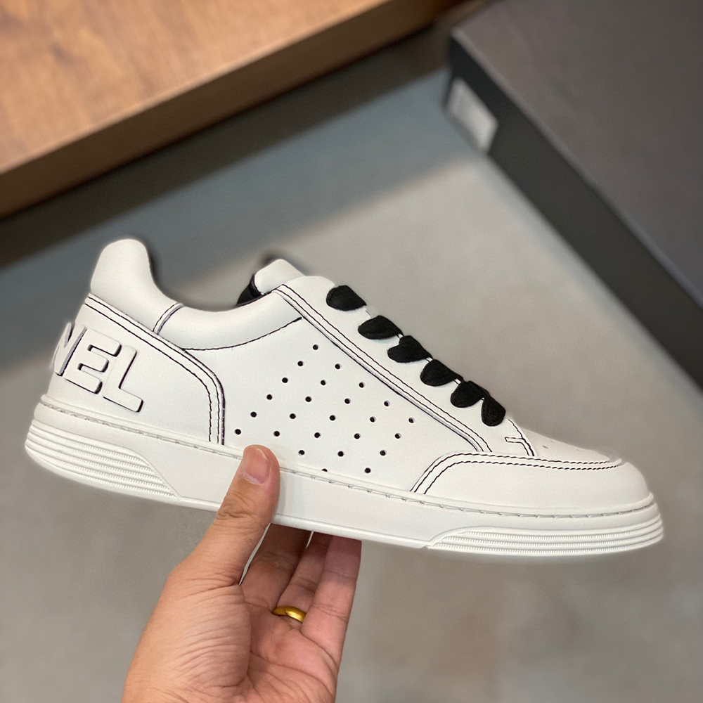 샤넬 백로고 스니커즈 화이트