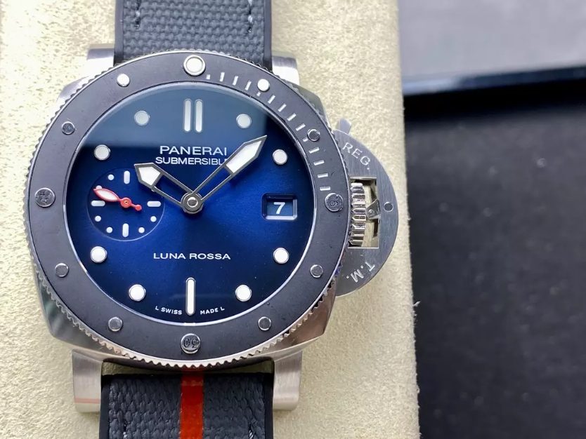 파네라이 섭머저블 루나로사 블루 다이얼 42mm PAM1565
