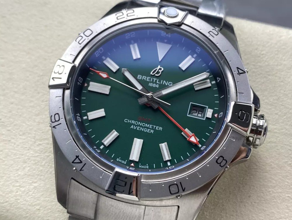 브라이틀링 어벤저 오토매틱 GMT 베스트 에디션 그린 다이얼 SS 브레이슬릿 44mm