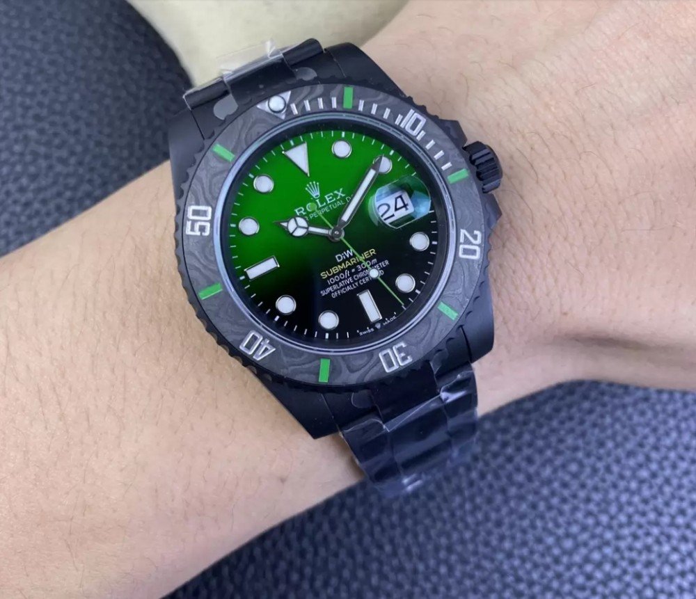 롤렉스 서브마리너 커스텀 블랙/그린 다이얼