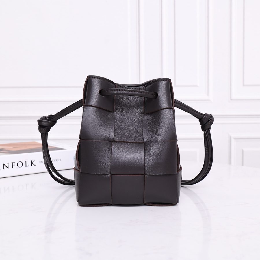 보테가베네타 라지 버킷 백 숄더 백 크로스 백 2224A 다크 브라운