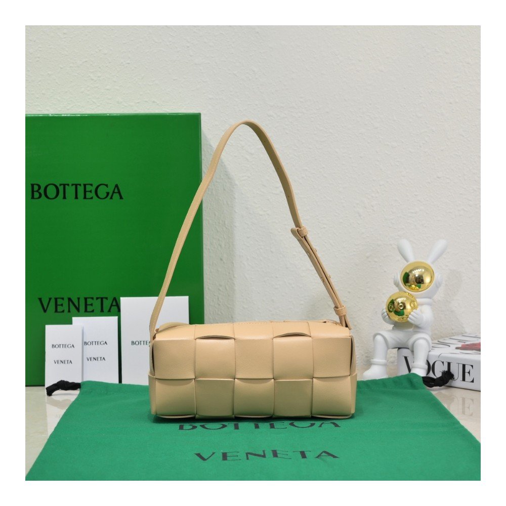 보테가베네타 카세트 벨트백 베이지