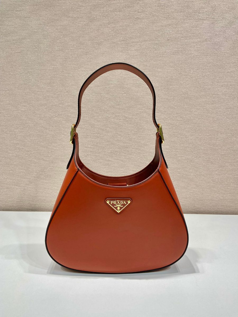 프라다 삼각로고 레더 클리오백 카라멜