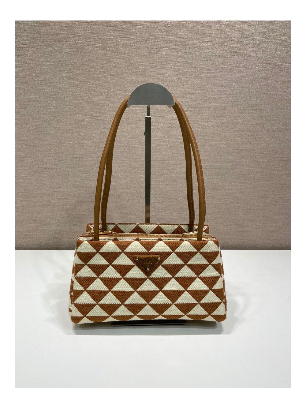 프라다 심볼 자카드 숄더백