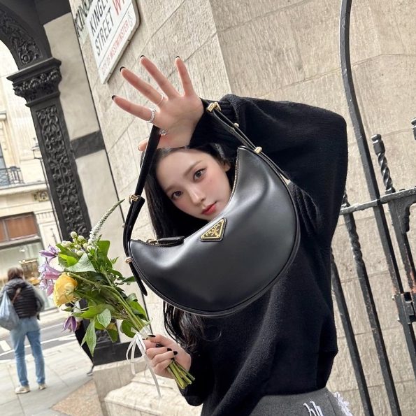 [카리나 PICK] 프라다 아르케 가죽 숄더백