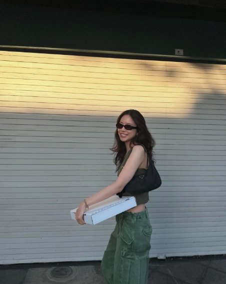 [손나은 PICK] 프라다 리에디션 사피아노 리나일론 호보백 1NE204