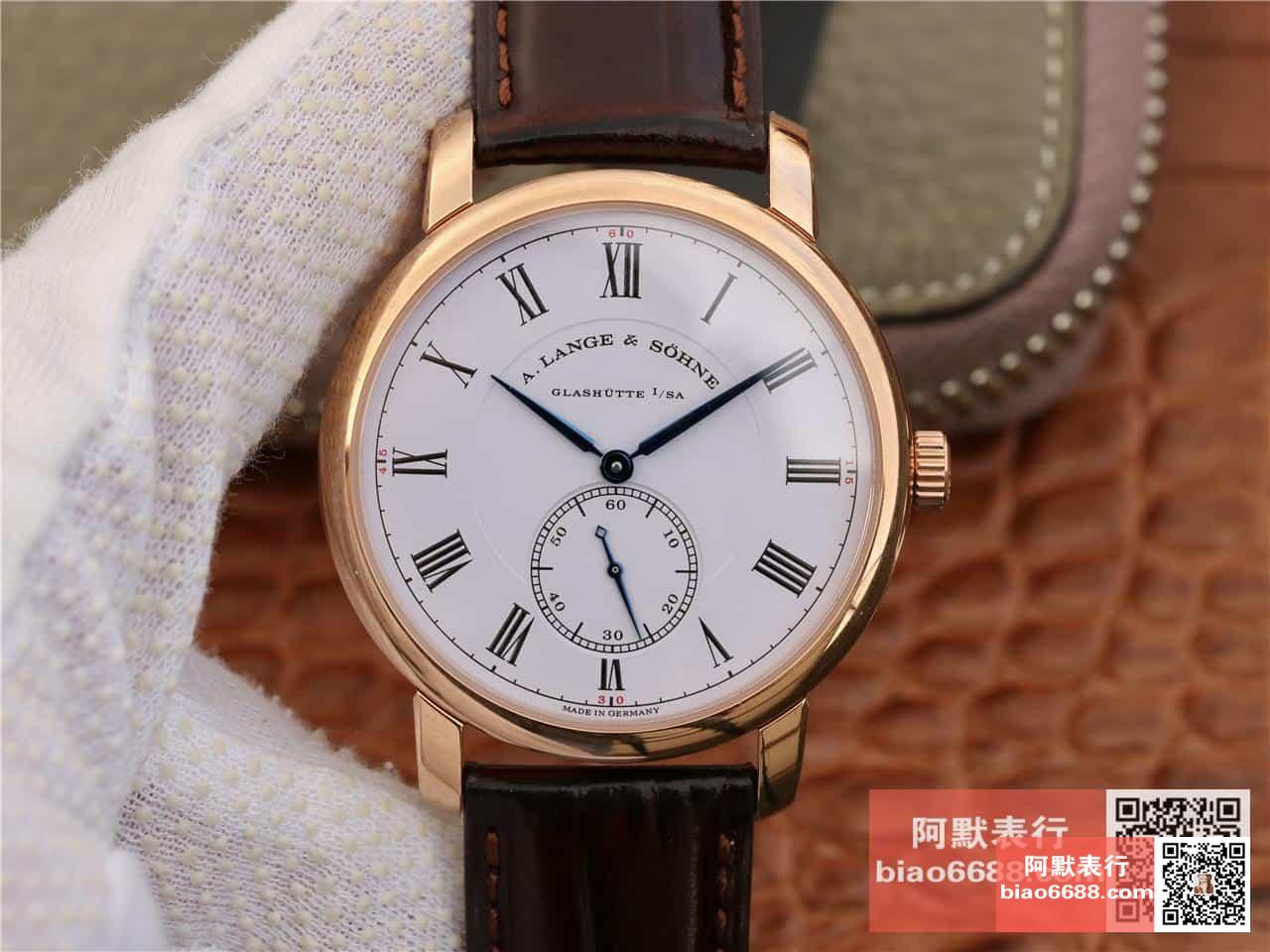 랑에 운트 죄네 클래식 1815 시리즈 바우하우스 스타일 3/4 데크 골드 소켓 구즈넥 로즈골드 40mm