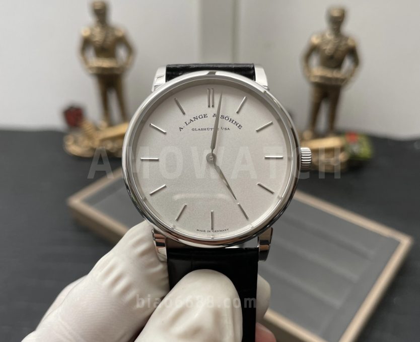 랑에 운트 죄네 SAXONIA 레더 스트랩 드레스 워치 39mm 205.086