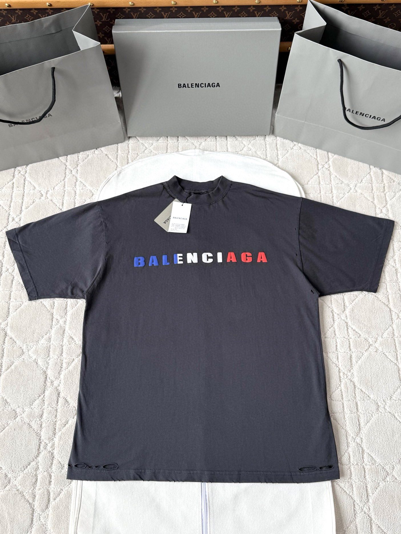 발렌시아가 인터내셔널 재팬 미디엄 핏 티셔츠 마린 블루