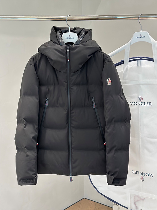 몽클레어 펠버그 다운 재킷 (하이엔드 프리미엄 등급)