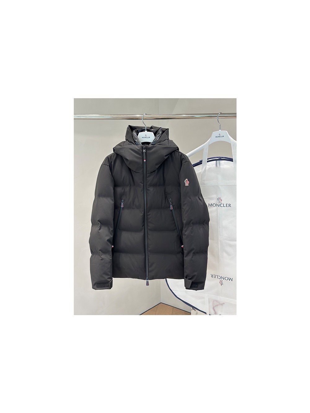 몽클레어 펠버그 다운 재킷 (하이엔드 프리미엄 등급)